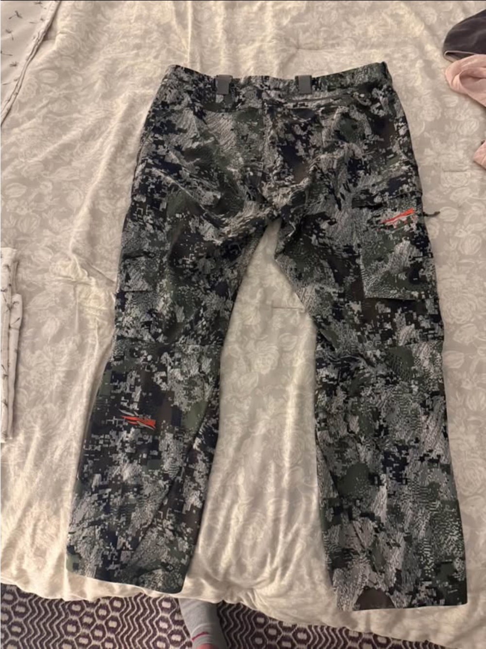 Sitka men’s Stratus GORE-TEX INFINIUM WINDSTOPPER pants.